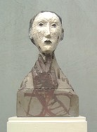 Kopf mit weiem Gesicht, 1997 h: 47, Ziegel, engobiert, 1 000 Euro